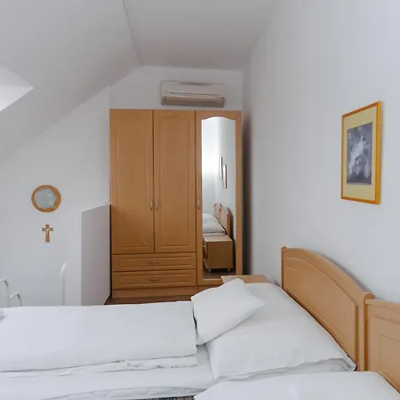Oazis Panzio Bed & Breakfast *