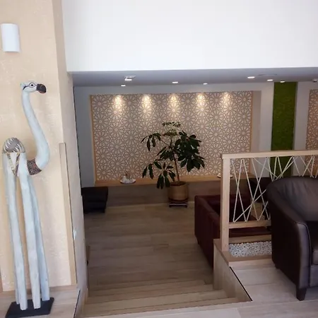 Oazis Panzio Nocleg ze śniadaniem 4*