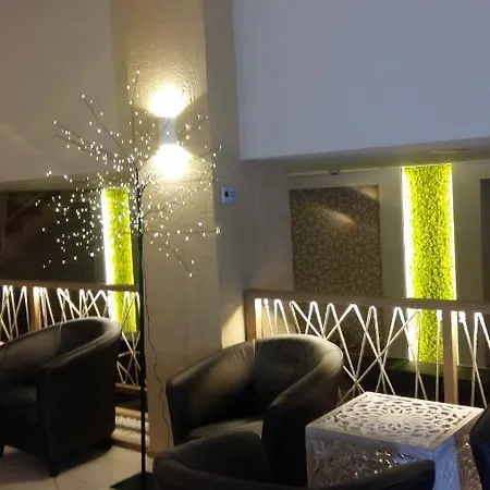 Nocleg ze śniadaniem Oazis Panzio 4*