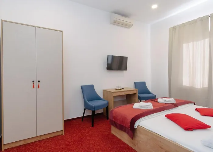 Oazis Panzio Bed & Breakfast 4*